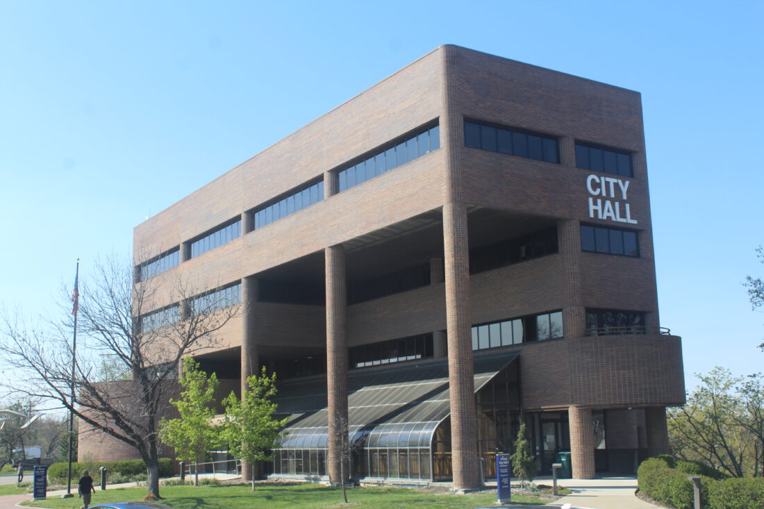Proposal would let some speakers comment near the start of Lawrence City Commission meetings — but only if they registered in advance
